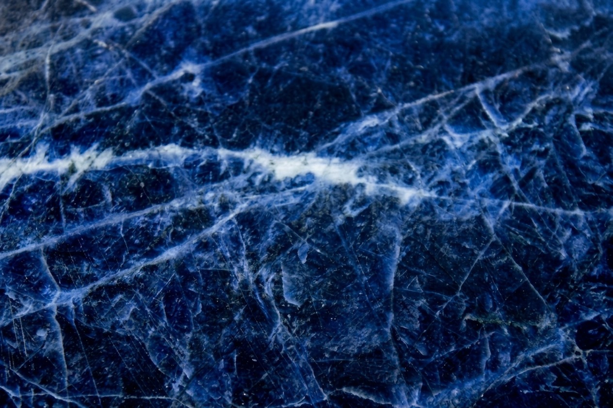 Dettaglio di una lastra di Sodalite Blu